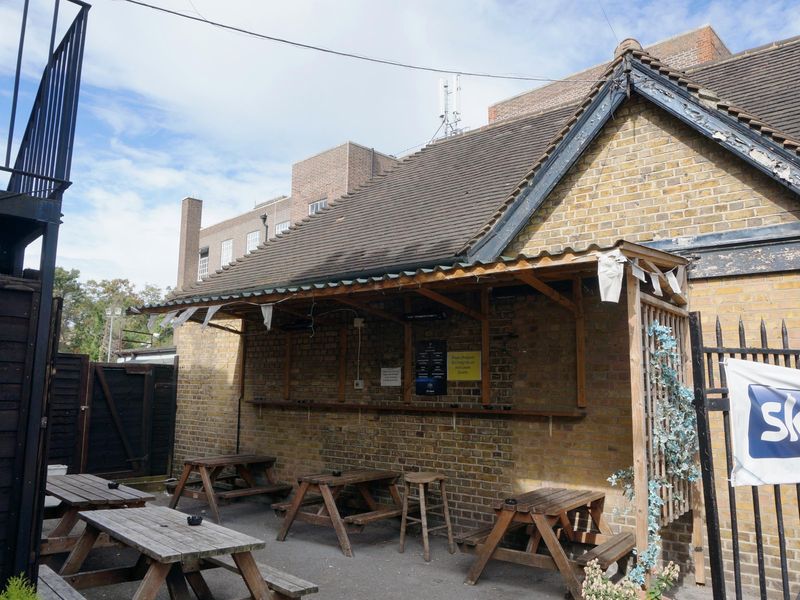 (Pub, Garden). Published on 30-09-2016 