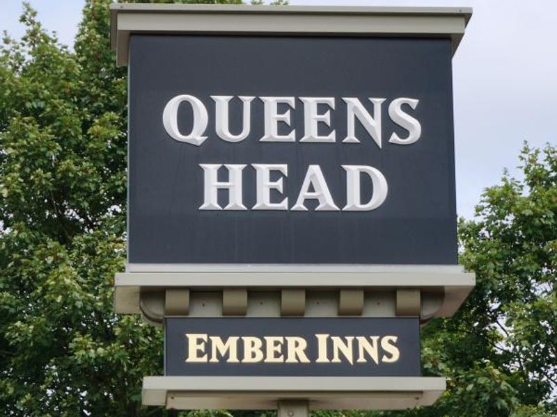 Photo taken 10 Aug 2015, pub sign.. (Sign). Published on 10-08-2015