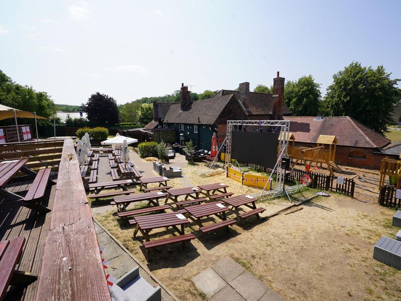 Photo taken 18 Jul 2026, garden.. (Pub, Garden). Published on 19-07-2026 