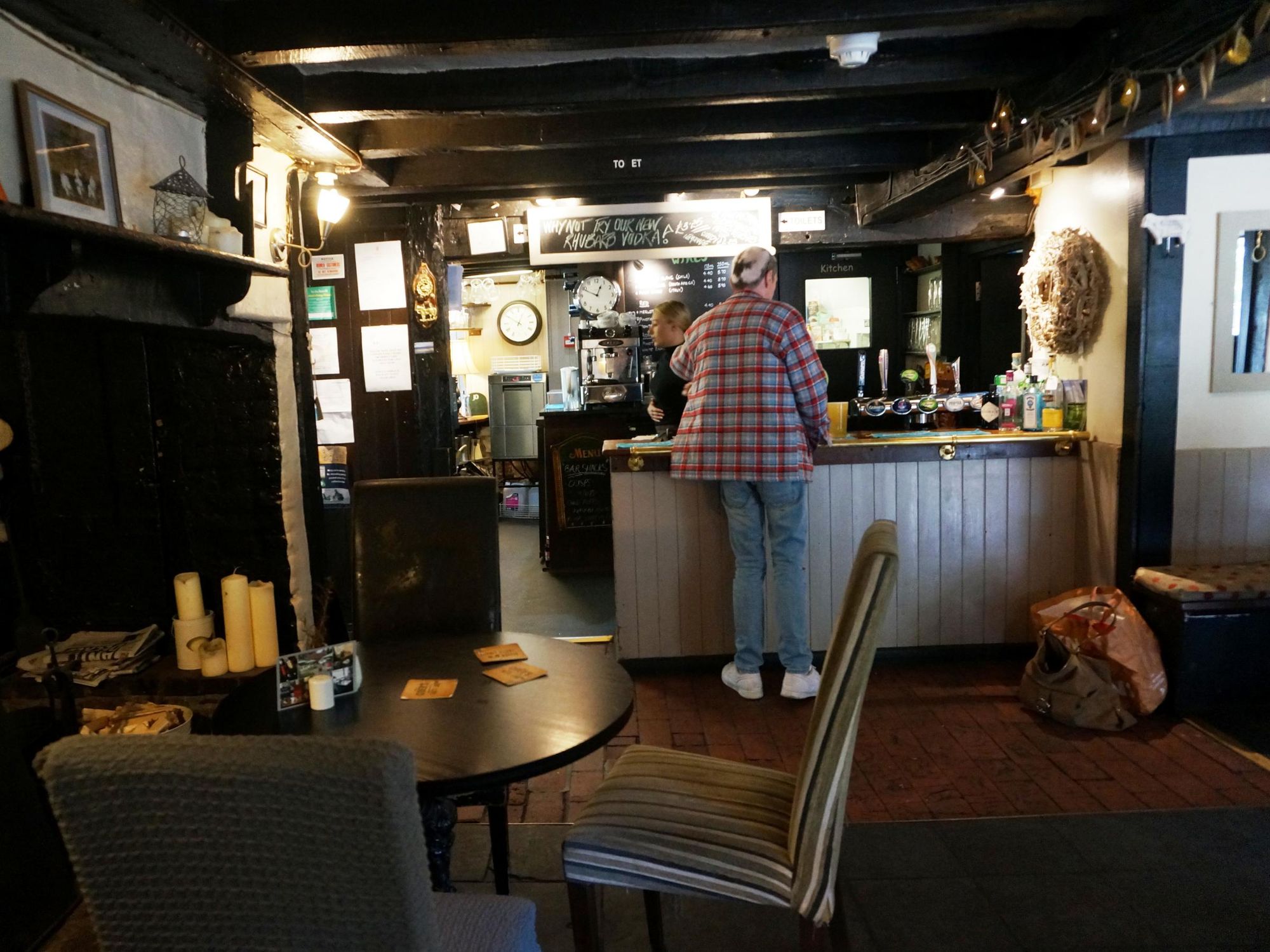 (Pub, Bar). Published on 15-08-2018