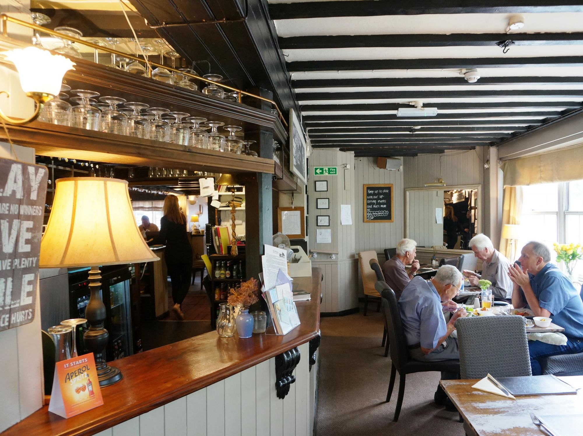 (Pub, Bar). Published on 15-08-2018