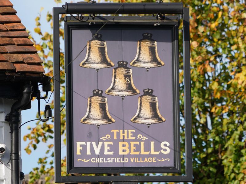 Photo taken 18 Oct 2024, hanging pub sign.. (Sign). Published on 18-10-2024