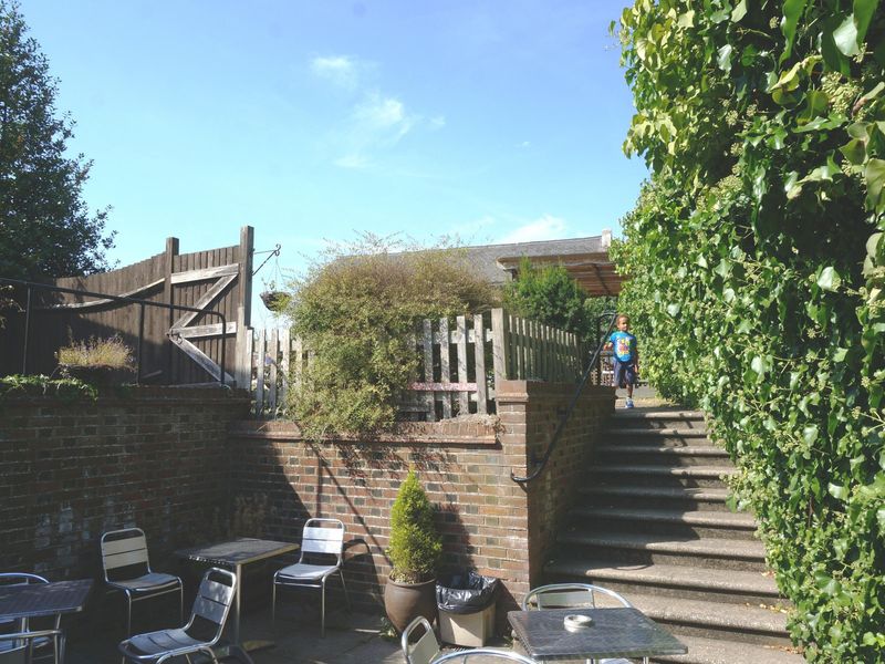 (Pub, Garden). Published on 20-08-2018 