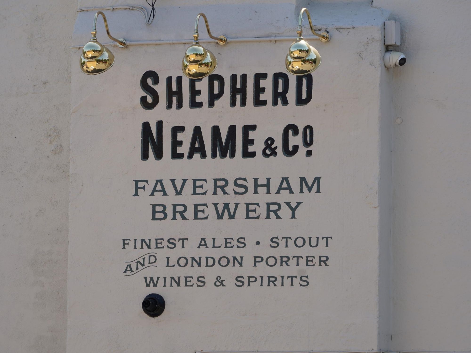 Photo taken 16 July 2026, wall sign.. (Sign). Published on 17-07-2026
