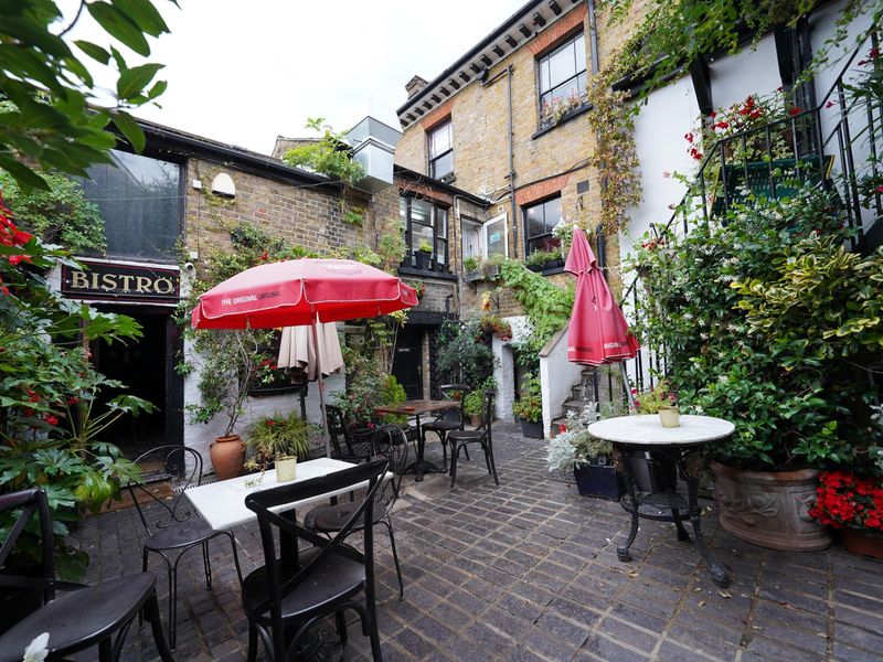 Photo taken 5 September 2022, courtyard & garden.. (Pub, Restaurant, Garden). Published on 09-12-2023 