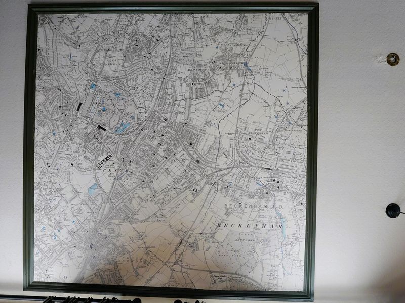 5 July 2022 interior, map in ceiling. (Bar). Published on 07-07-2022 