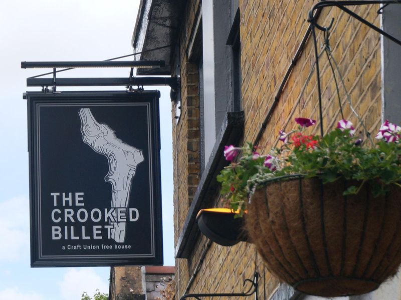 5 July 2022 pub sign. (Sign). Published on 07-07-2022 