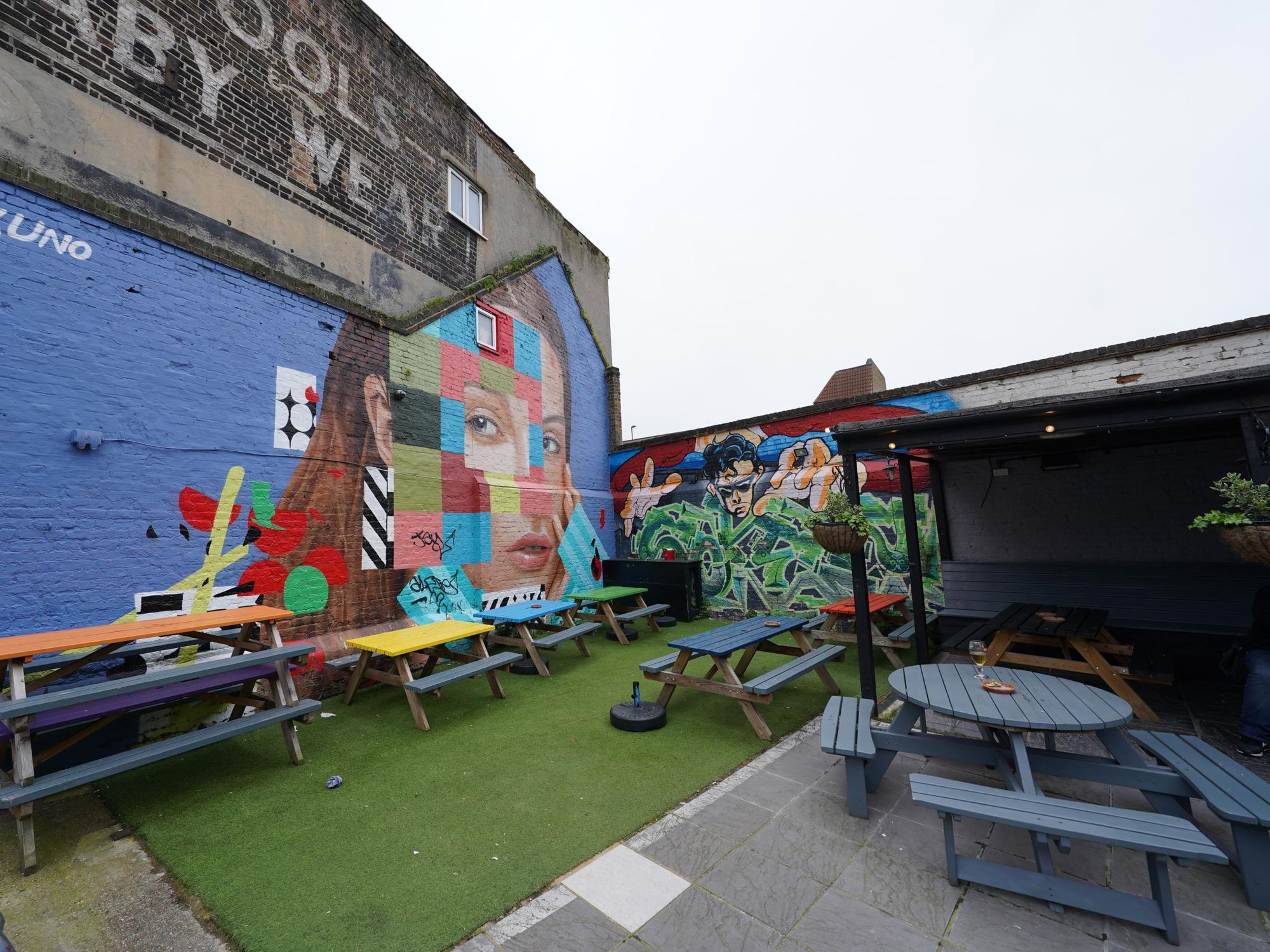 Photo taken 2 Apr 2024, pato & wall mural.. (Garden). Published on 04-04-2024