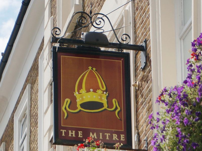 15 August 2015 open pub sign. (Sign). Published on 06-07-2022