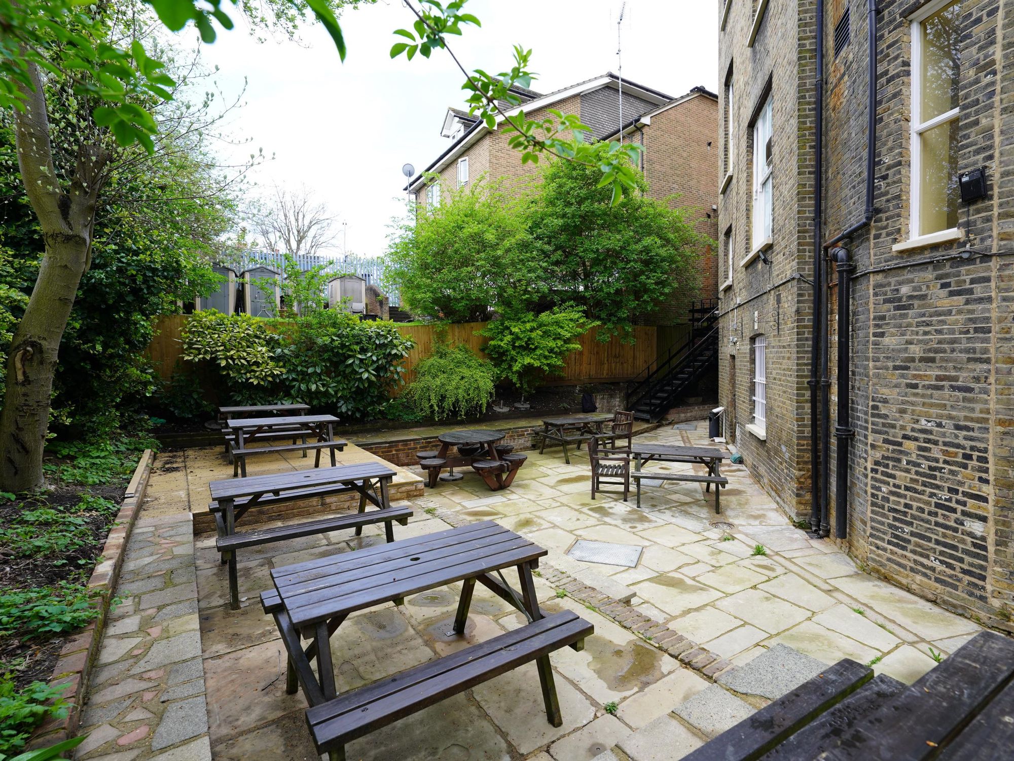 Photo taken 15 Apr 2025; garden.. (Pub, Garden). Published on 15-04-2025