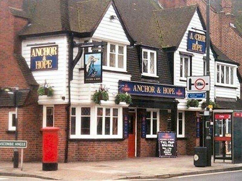 Pub while still open. (Pub, External, Key). Published on 14-06-2021