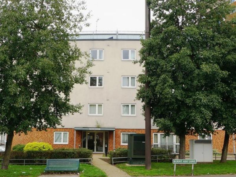 Photo taken 8 September 2015. Replacement housing.. (Pub, External). Published on 04-10-2015