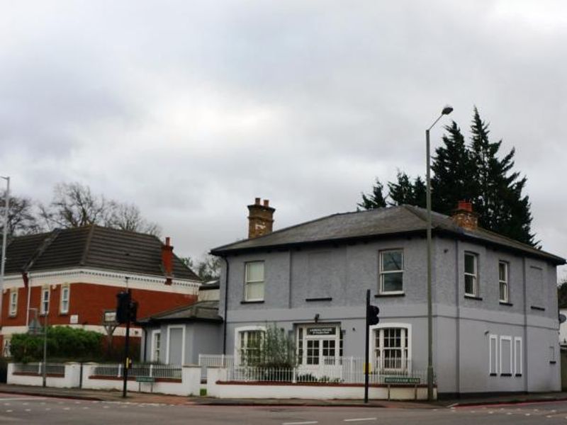 The new use of the pub's building as flats. Taken 16 Dec 2015.. (External). Published on 17-12-2015