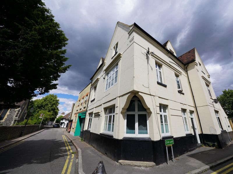 3 July 2022 after conversion to flats. (Pub). Published on 03-07-2022 