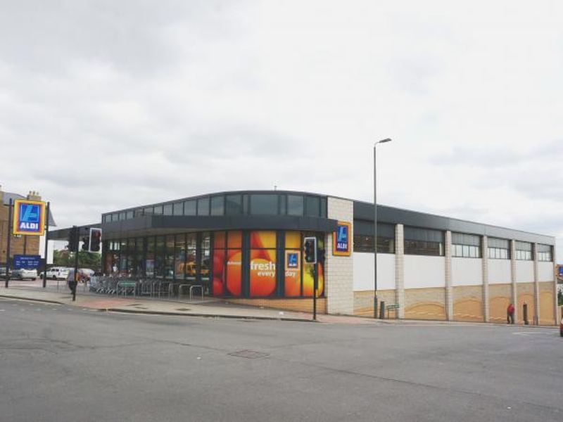Taken 7 September 2015. Aldi successor business.. (Pub, External). Published on 05-10-2015