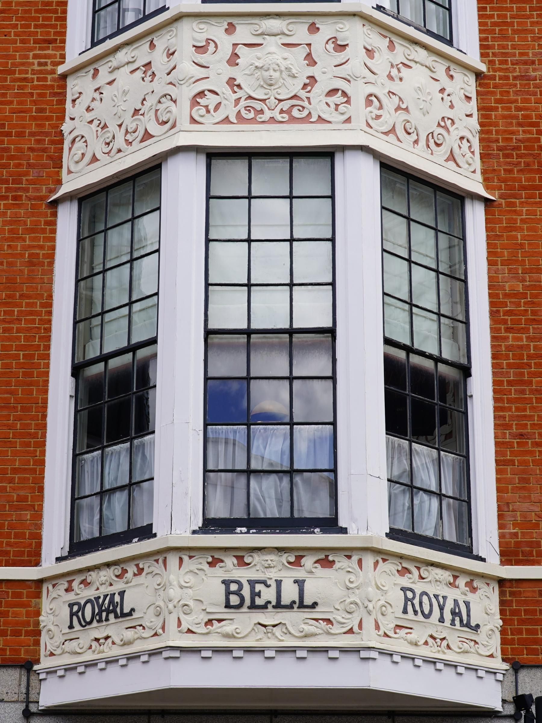 Photo taken 9 Sep 2026, face Royal-Bell-Royal window. (Sign, Key). Published on 11-09-2026