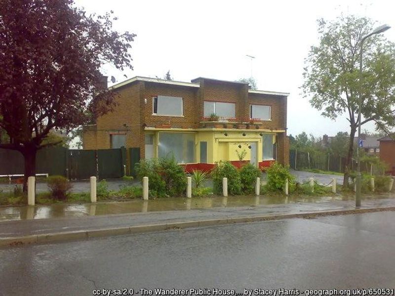 Stacey Harris. Photo taken 22 Oct 2006: pub after closure. (Pub, External, Key). Published on 21-02-2023