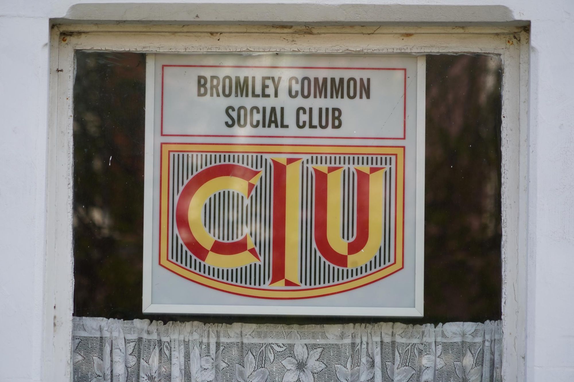 Photo taken 2 May 2025, window sign.. (Sign). Published on 03-05-2025