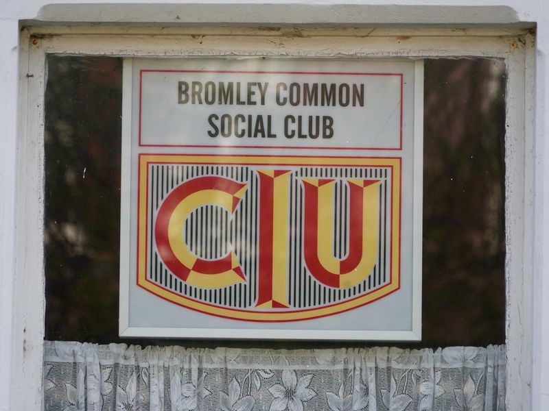 Photo taken 2 May 2025, window sign.. (Sign). Published on 03-05-2025 