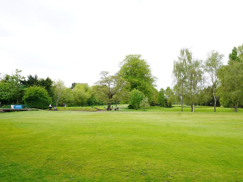 Photo taken 27 Apr 2025, golf course.. (Garden). Published on 27-04-2025