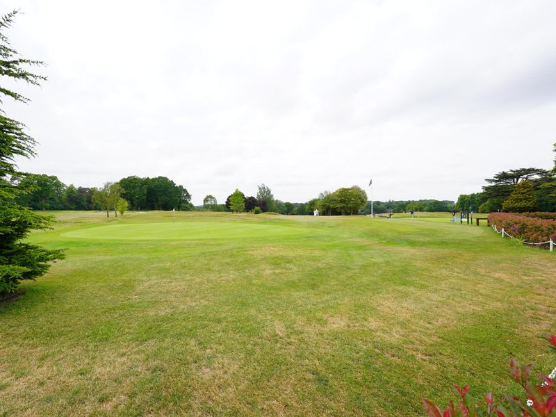 Photo taken 22 May 2025, golf course.. (Garden). Published on 23-05-2025 
