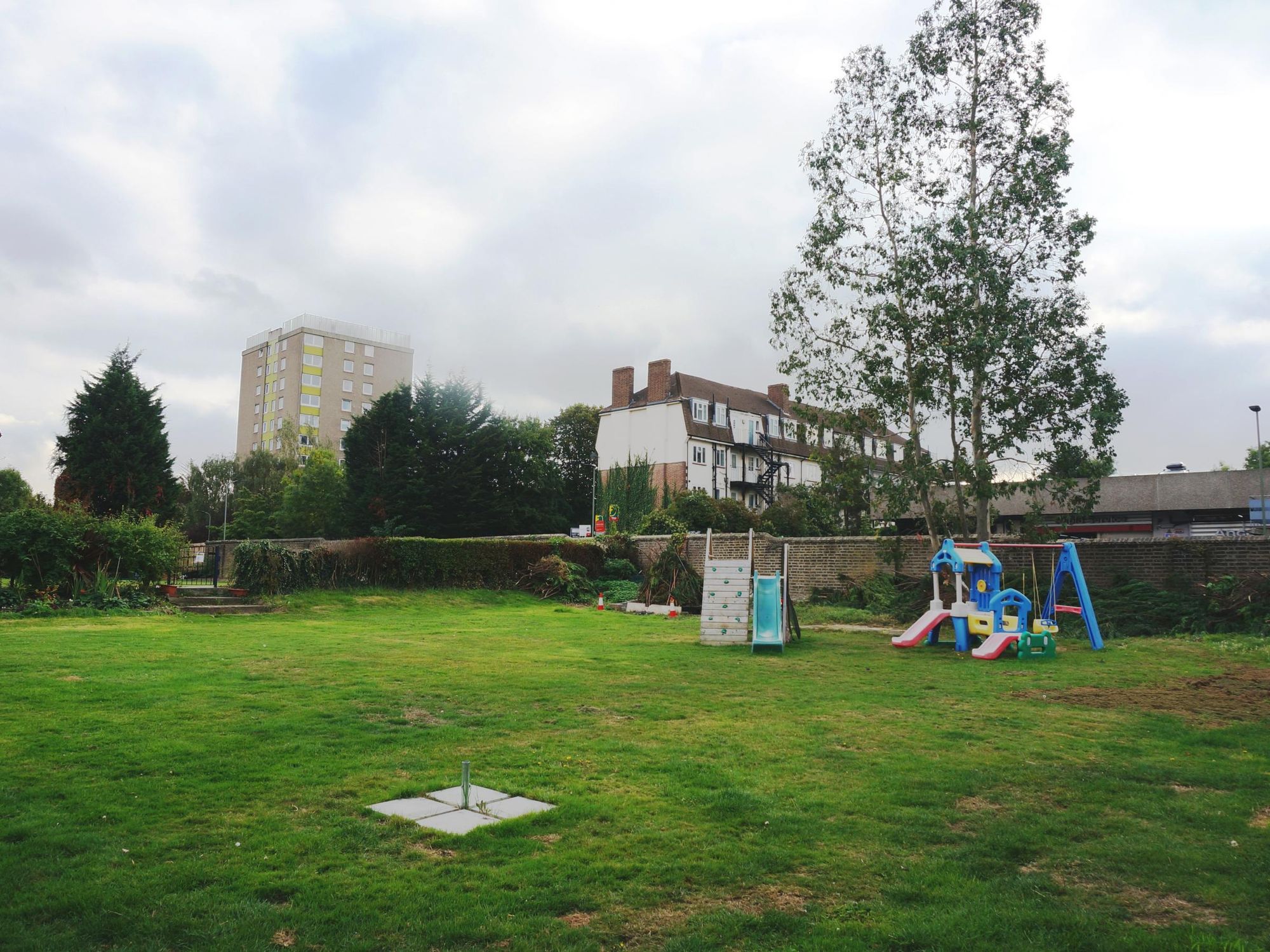 Photo taken 14 Oct 2016, garden & children's play area.. (Bar, Garden). Published on 15-10-2016
