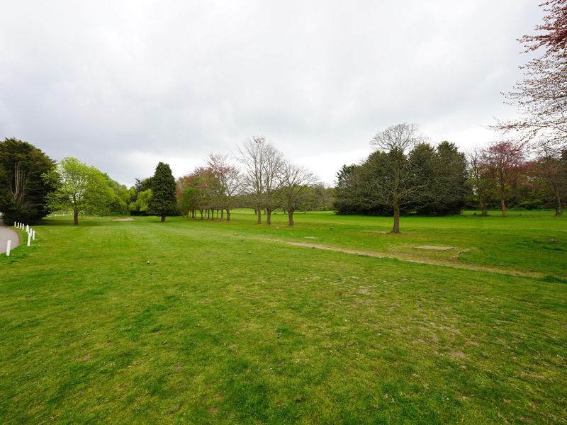 Photo taken photo taken 21 Apr 2025, golf course.. (Garden). Published on 22-04-2025 