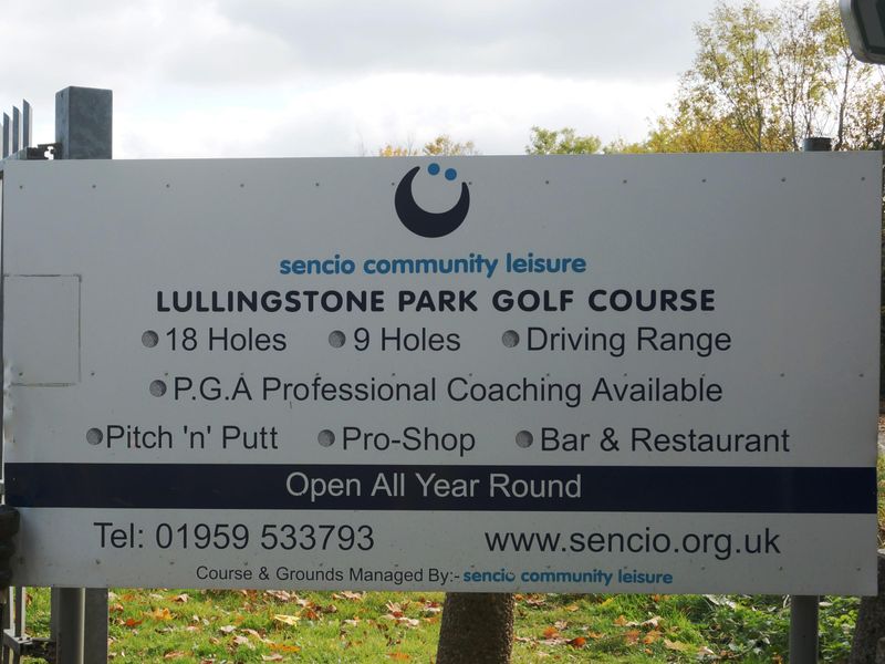 Photo taken 26 Oct 2016, golf course roadside sign.. (Sign). Published on 28-11-2016