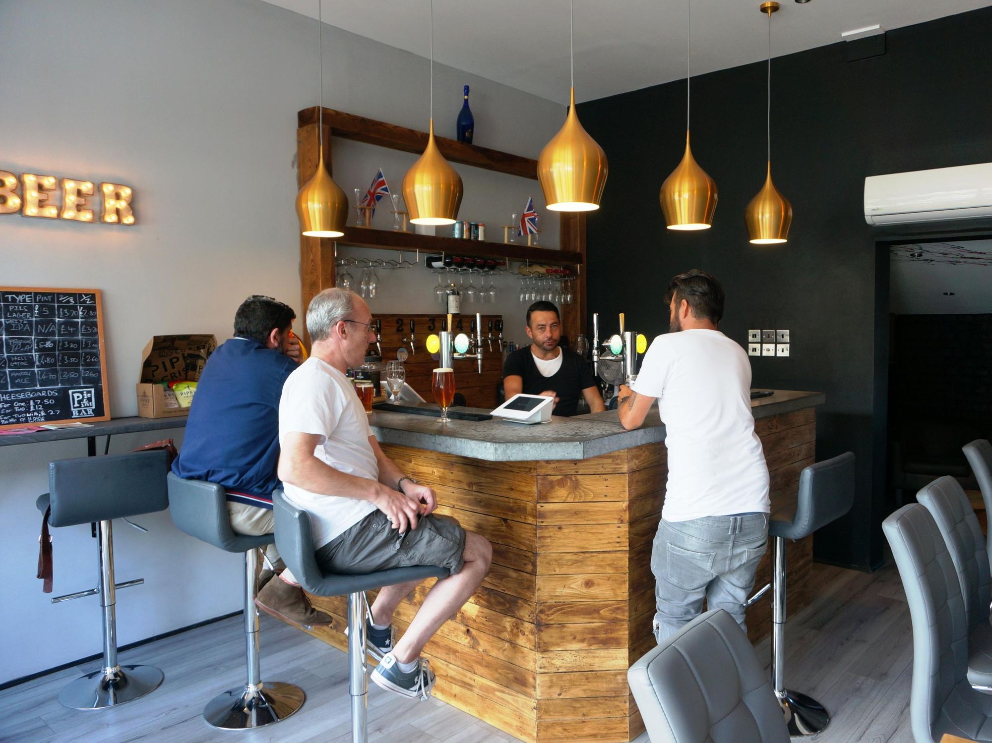 17 August 2018 interior. (Bar). Published on 18-07-2019