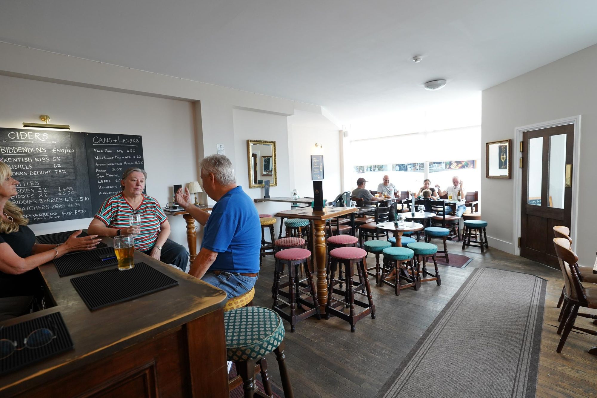Photo taken 26 Aug 2026, lounge. (Bar). Published on 27-08-2026