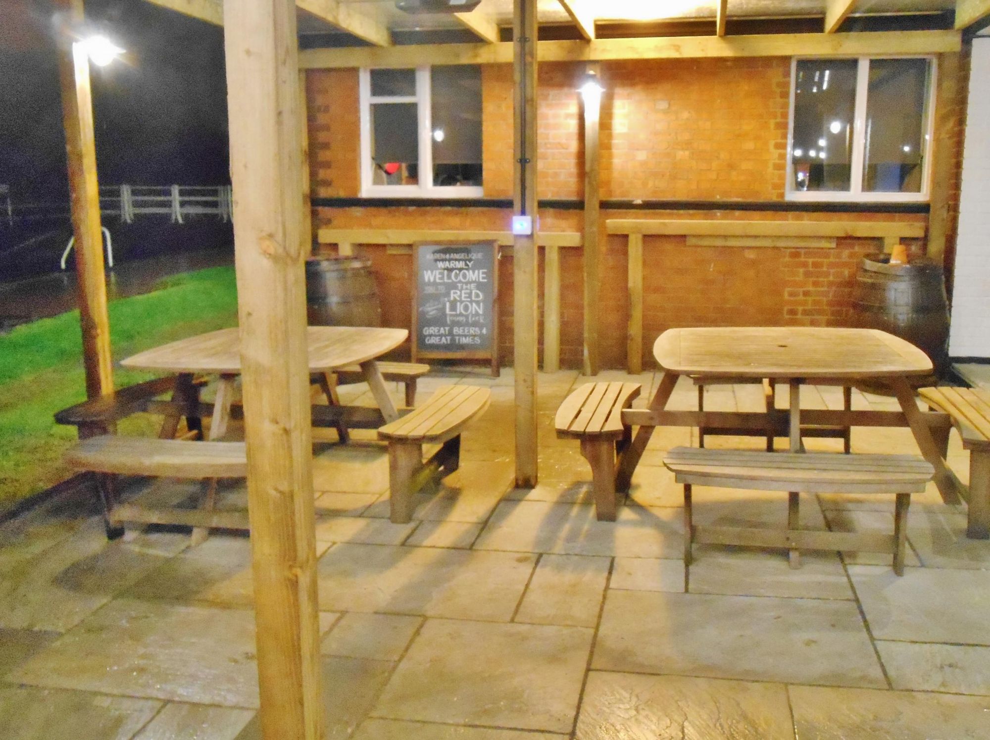 Refurbished smokers' area. (External, Garden). Published on 10-03-2019