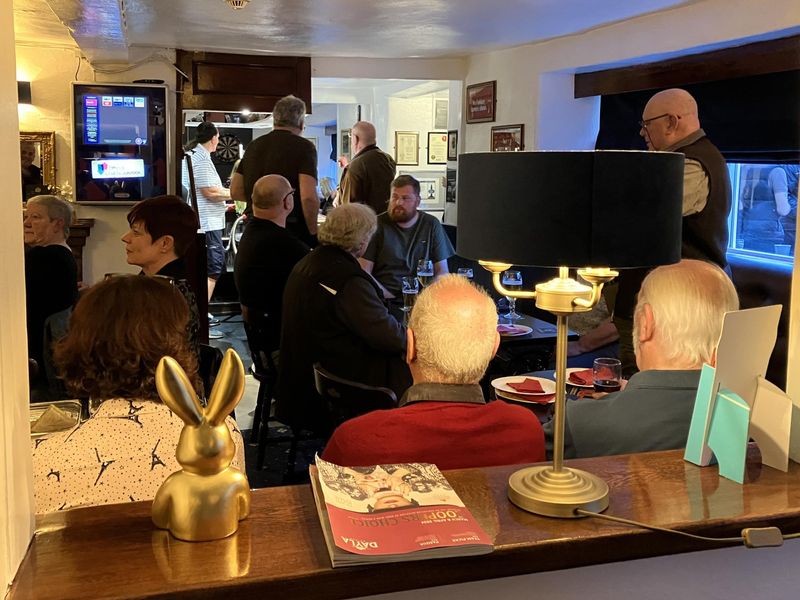 (Pub, Bar, Customers). Published on 21-04-2024