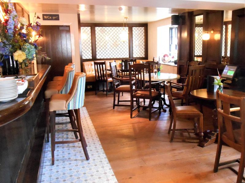 (Pub, Bar). Published on 28-05-2022 