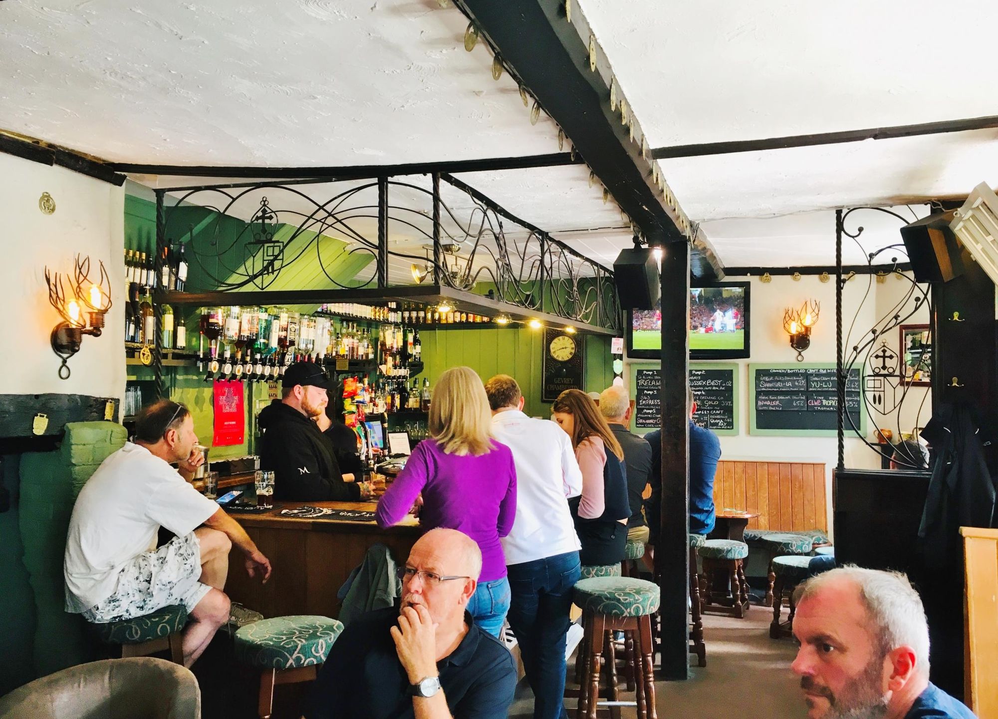(Bar, Customers). Published on 19-08-2019