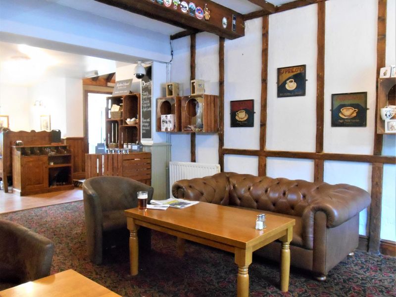 (Pub, Bar). Published on 28-05-2022
