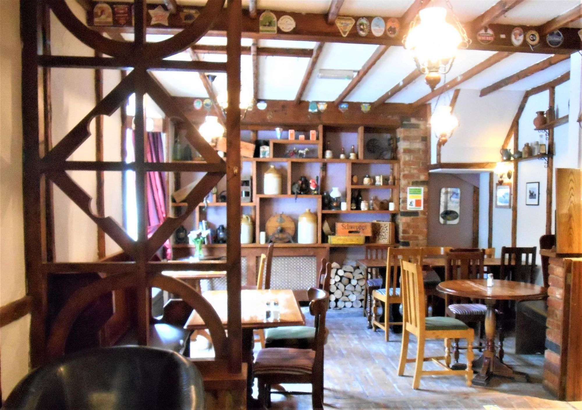 (Pub, Bar). Published on 28-05-2022