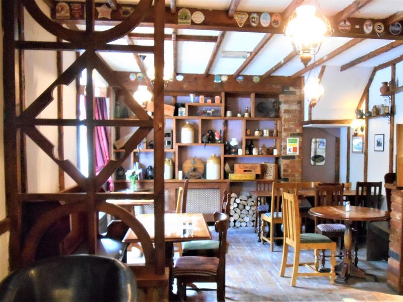 (Pub, Bar). Published on 28-05-2022