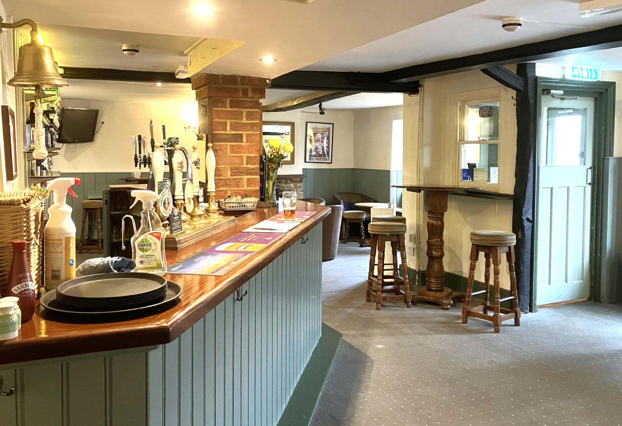 (Pub, Bar). Published on 31-03-2023