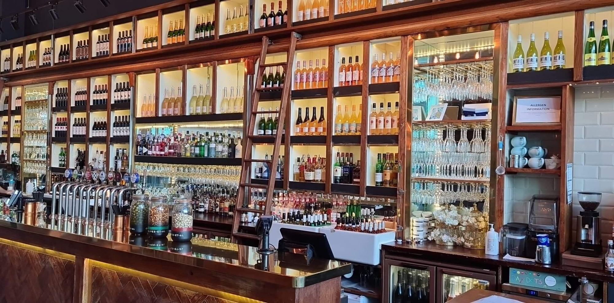 (Pub, Bar). Published on 18-02-2022
