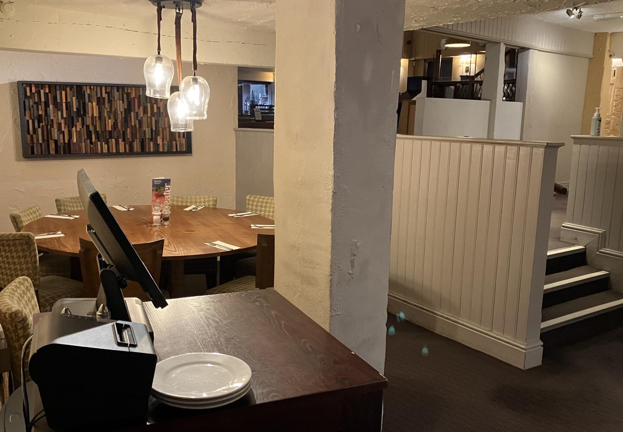 (Pub, Restaurant). Published on 17-10-2023