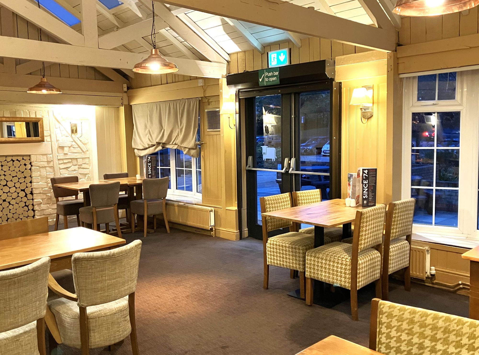 (Pub, Bar, Restaurant). Published on 17-10-2023