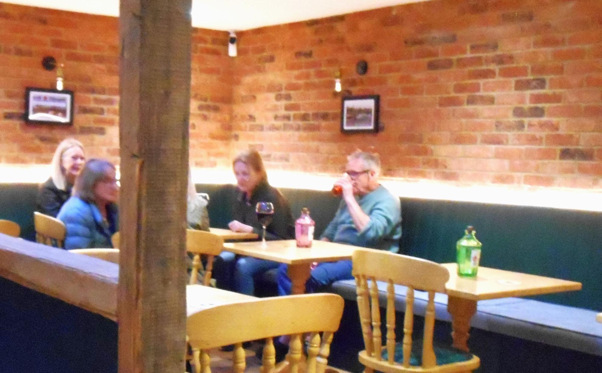 (Pub, Bar). Published on 24-03-2023