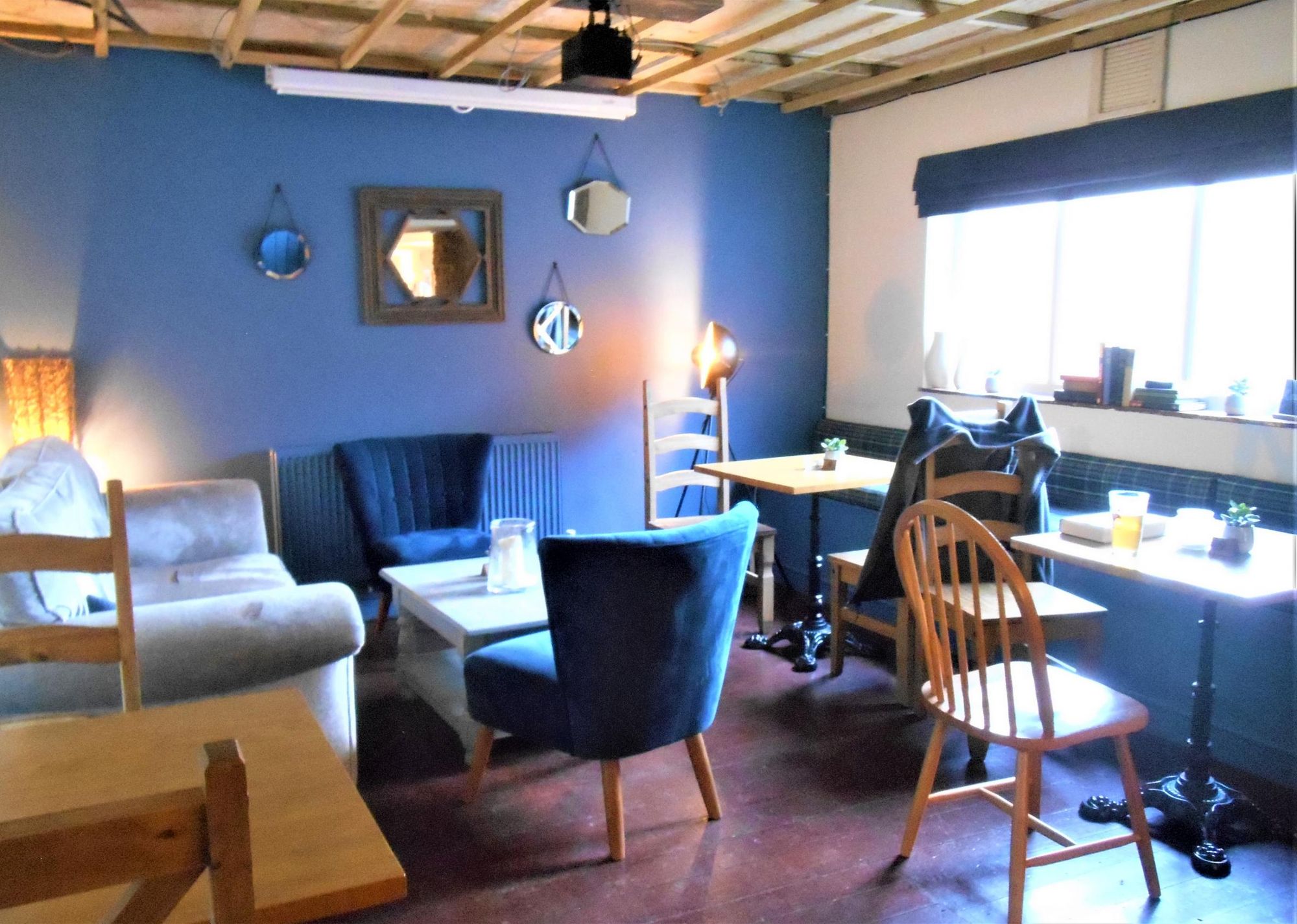 (Pub, Bar). Published on 10-04-2022