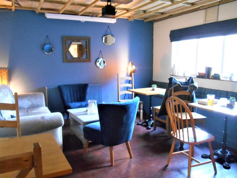 (Pub, Bar). Published on 10-04-2022 