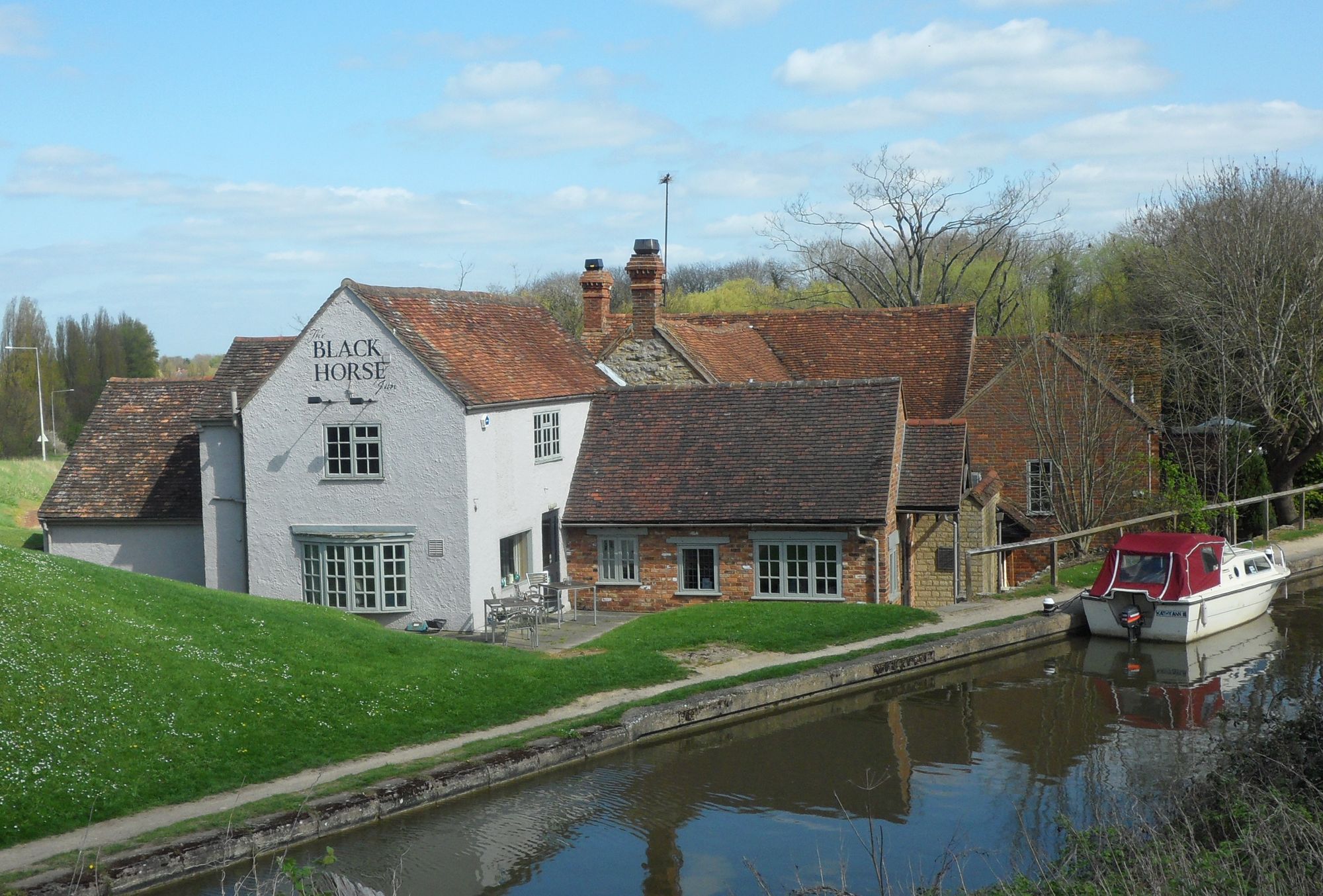 The Black Horse, Great Linford. (Pub, External). Published on 27-05-2014