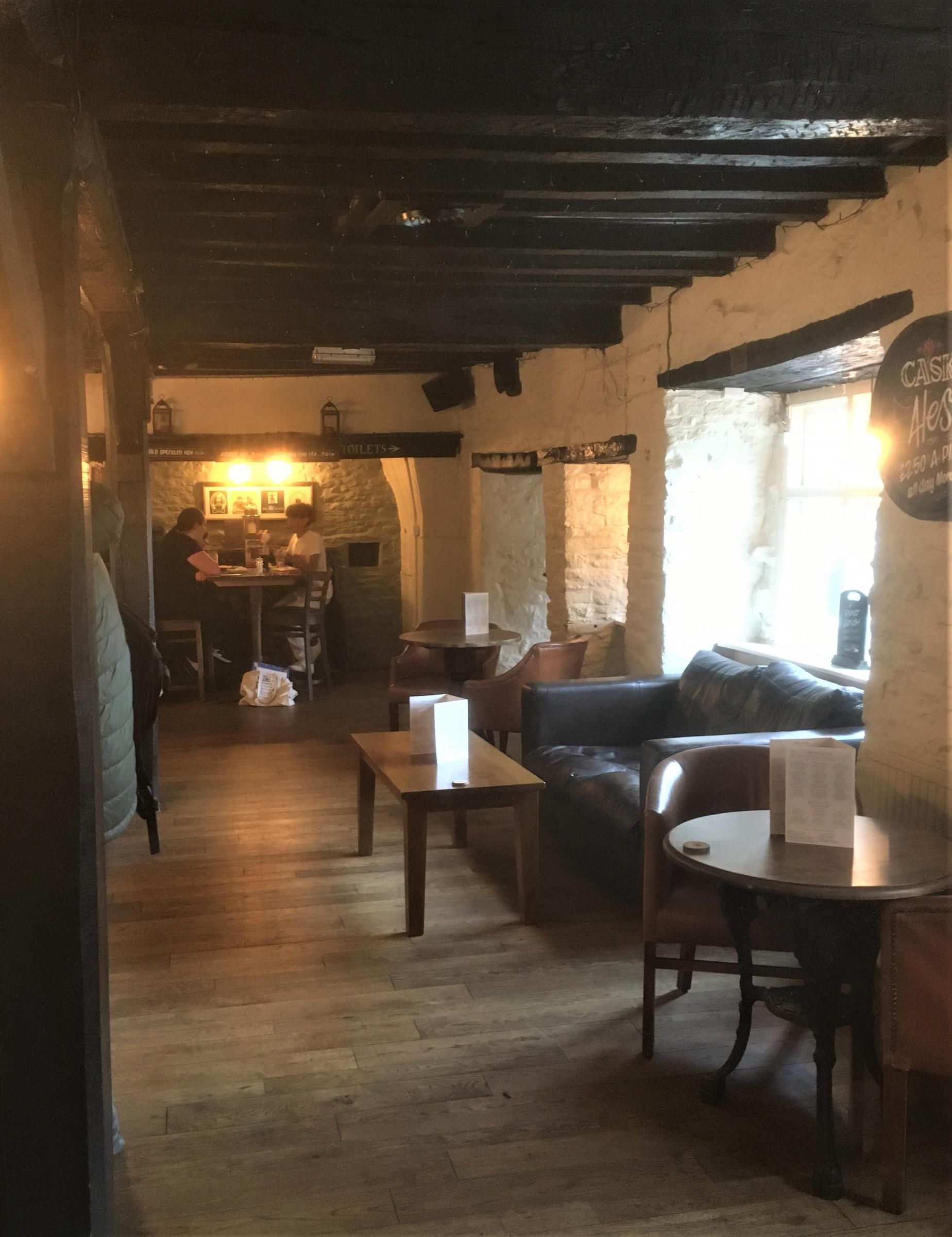 (Pub, Bar). Published on 17-02-2022