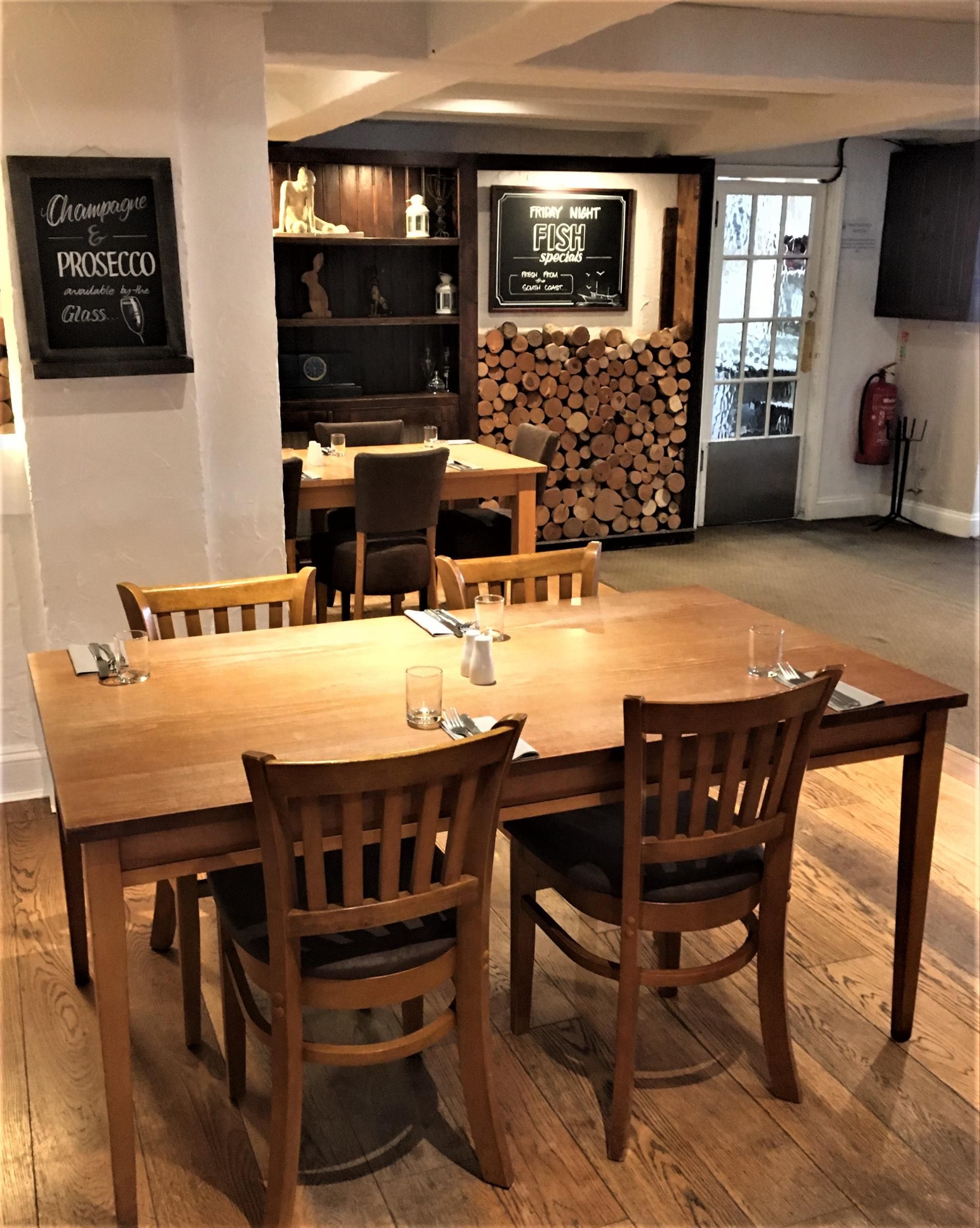 (Pub, Bar). Published on 23-03-2022