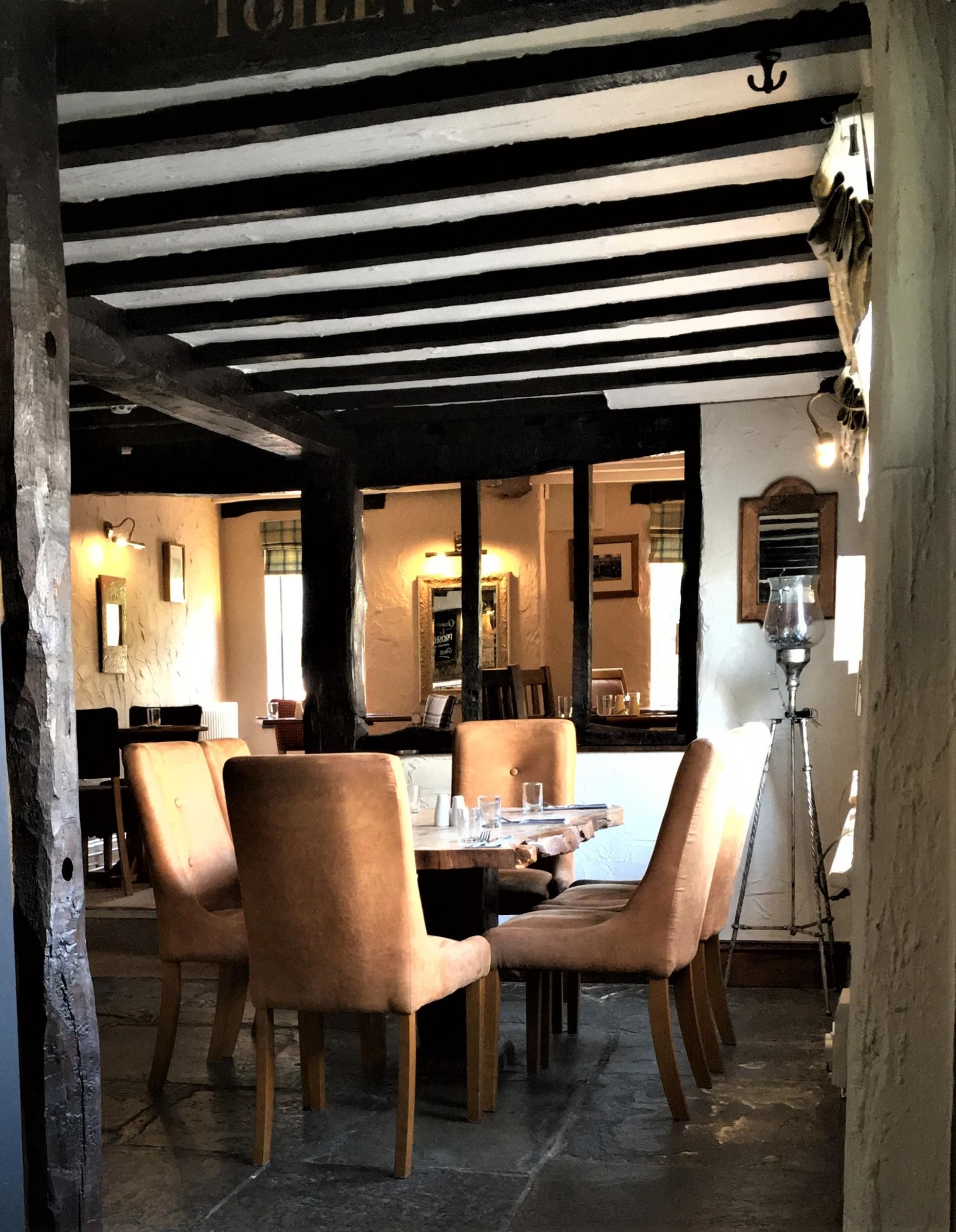 (Pub, Bar). Published on 23-03-2022
