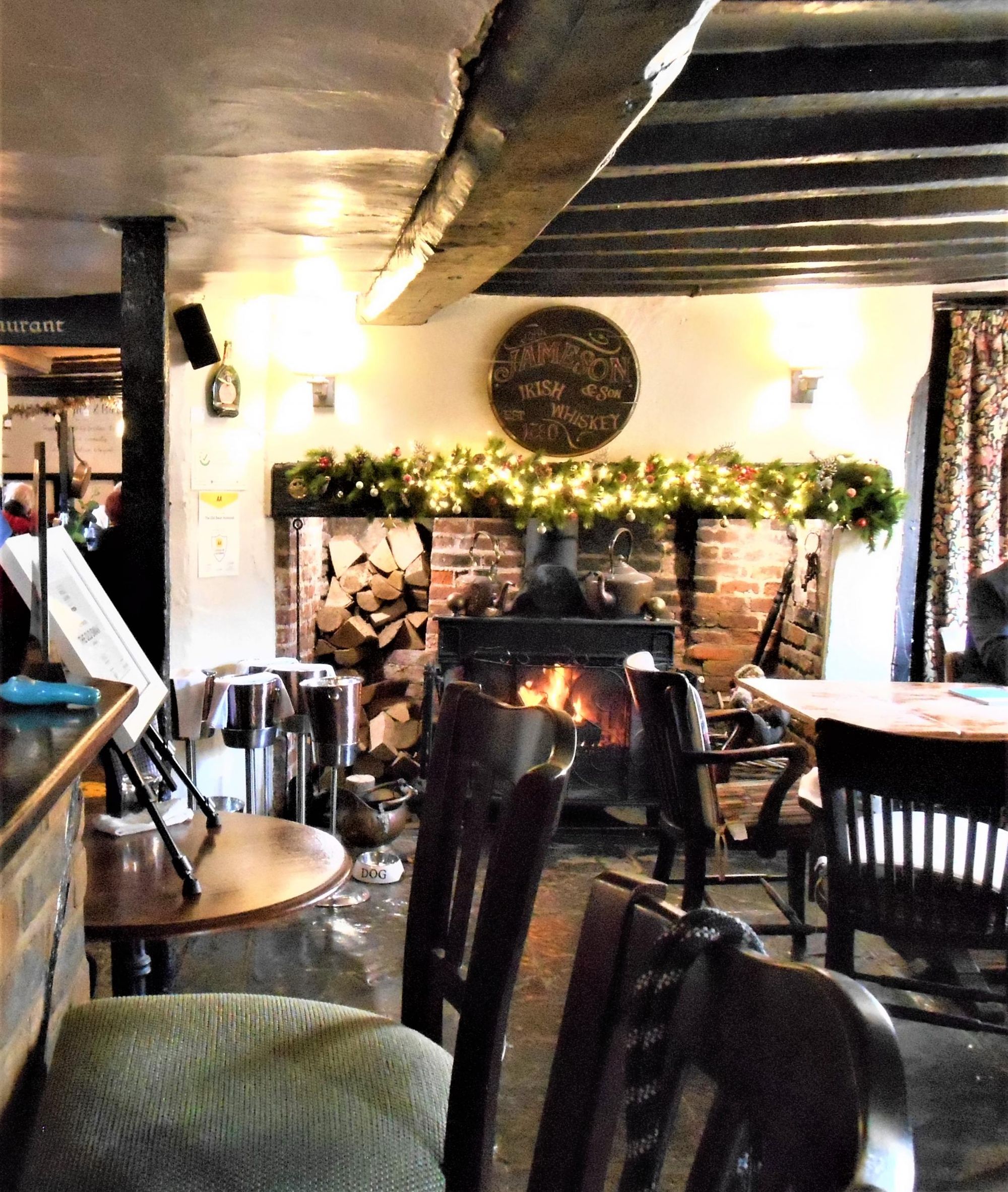 (Pub, Bar). Published on 02-12-2021