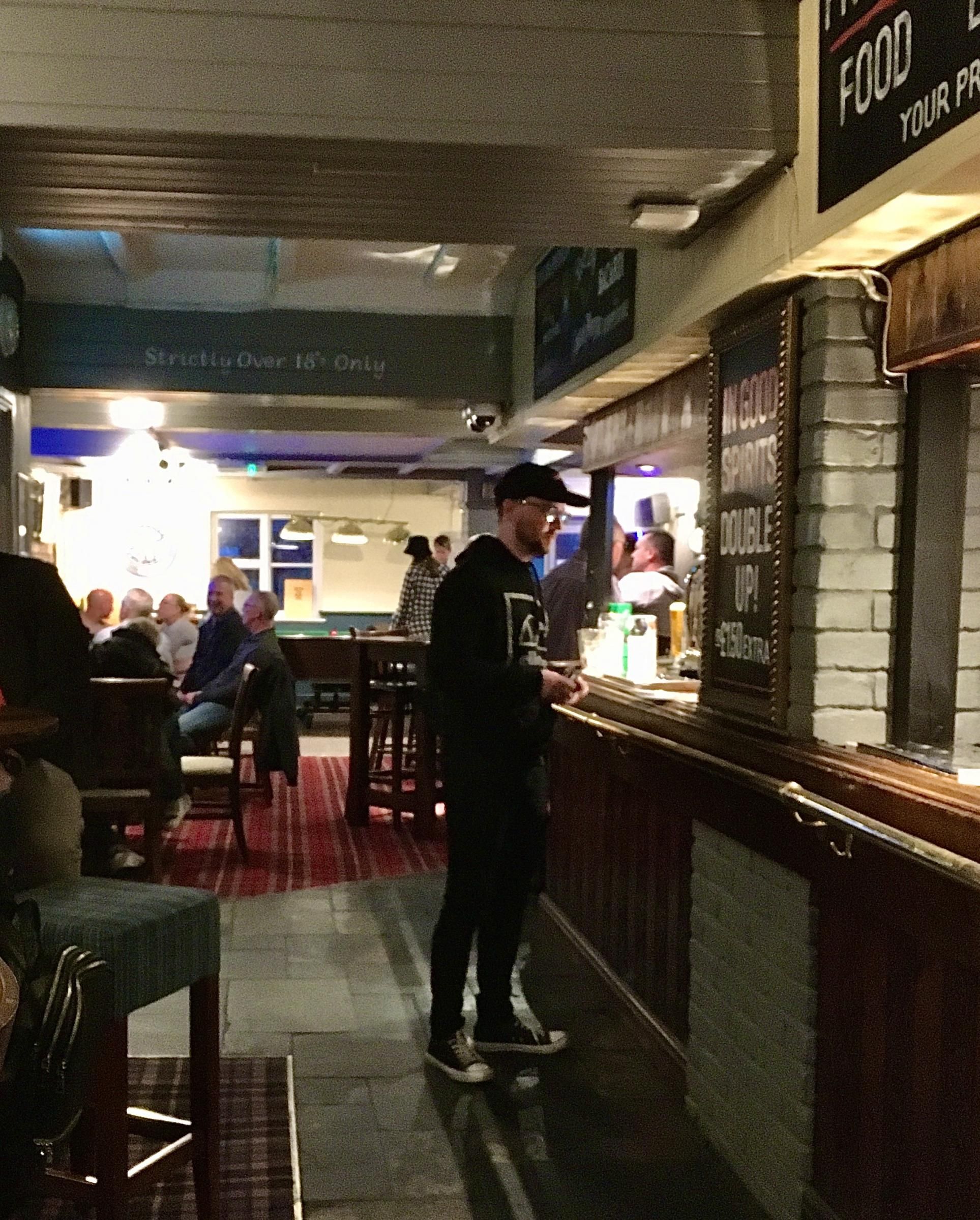 (Pub, Bar). Published on 27-03-2022